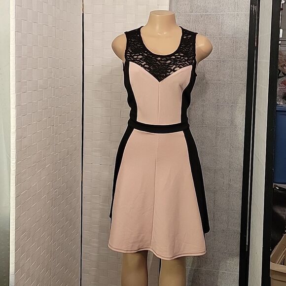 ENFOCUS STUDIO SLEEVELESS COLORBLOCK ROUND NECK LACE DESIGN DRESS - Picture 4 of 13